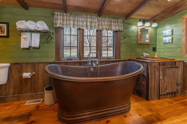 6102 Jennings Creek RD, Buchanan, VA 24066