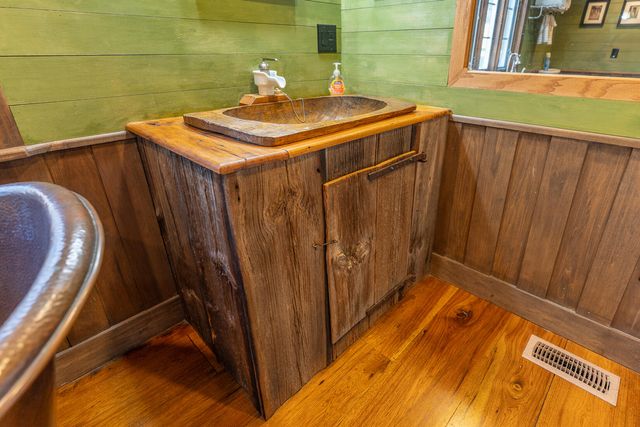 6102 Jennings Creek RD, Buchanan, VA 24066