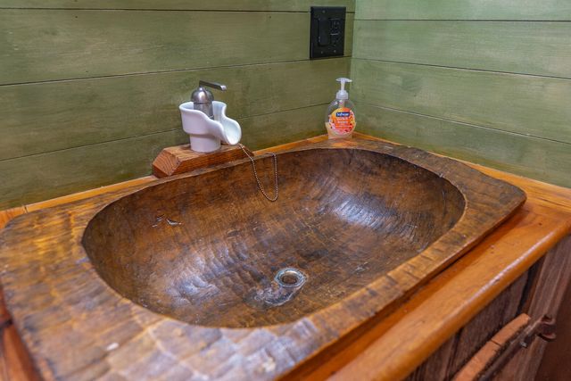 6102 Jennings Creek RD, Buchanan, VA 24066