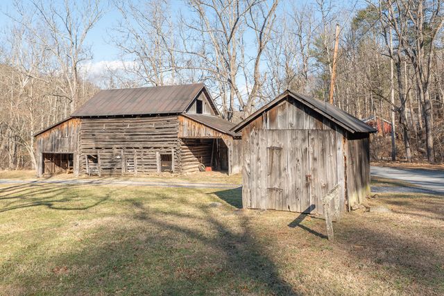 6102 Jennings Creek RD, Buchanan, VA 24066