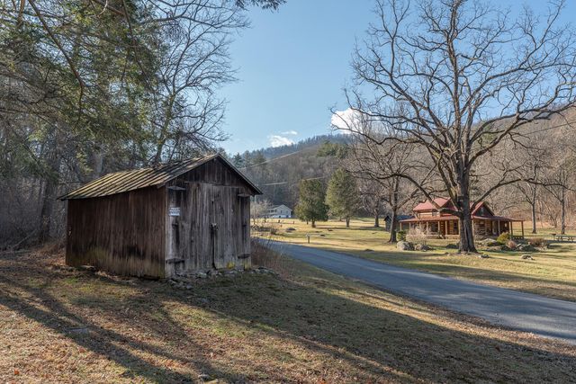 6102 Jennings Creek RD, Buchanan, VA 24066