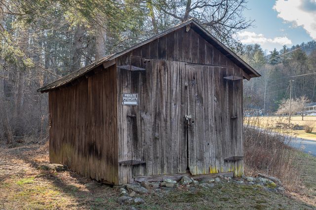 6102 Jennings Creek RD, Buchanan, VA 24066