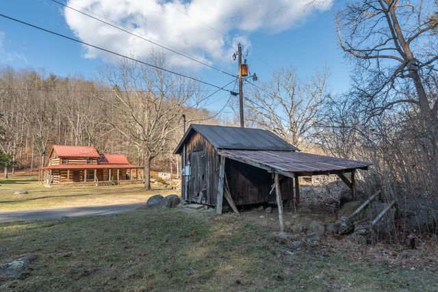 6102 Jennings Creek RD, Buchanan, VA 24066