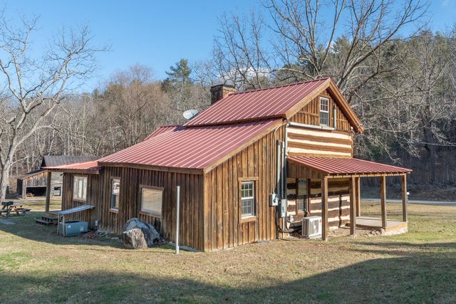 6102 Jennings Creek RD, Buchanan, VA 24066
