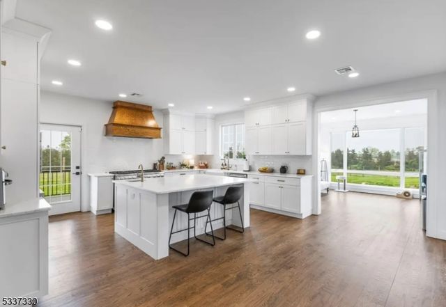 134 Hillsborough Rd, Hillsborough Twp., NJ 08844