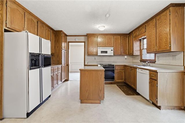 4113 Falcon Shores NW Court, Acworth, GA 30101