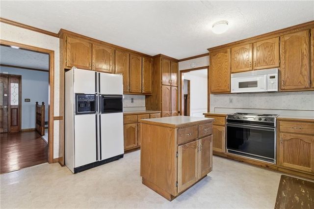 4113 Falcon Shores NW Court, Acworth, GA 30101