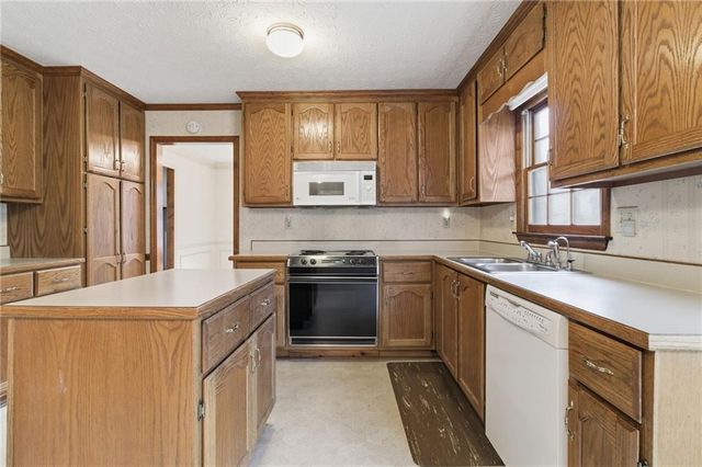 4113 Falcon Shores NW Court, Acworth, GA 30101