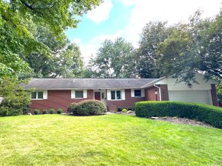 305 W New England Avenue, Worthington, OH 43085