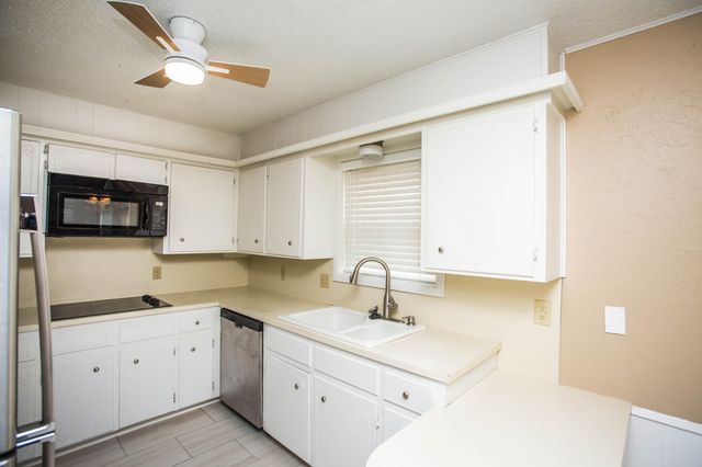 1407 Elkhart Avenue, Lubbock, TX 79416