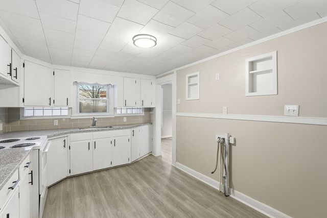 62 E Main St, Erving, MA 01344