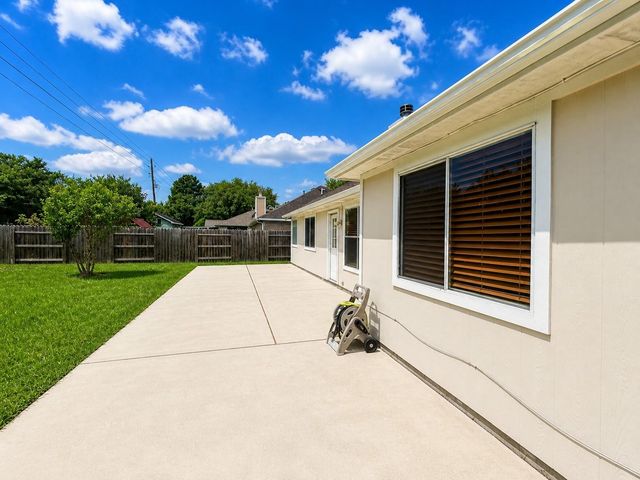 18523 Spinney Lane Drive, Cypress, TX 77433