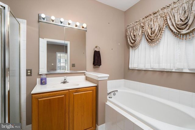 62 LANTERN LN, Columbus, NJ 08022