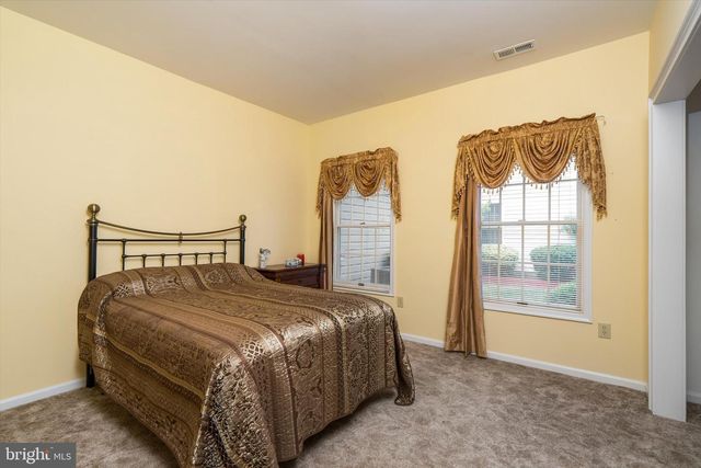 62 LANTERN LN, Columbus, NJ 08022