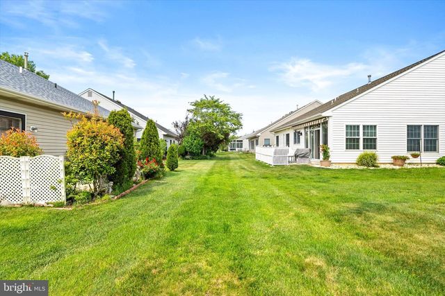 62 LANTERN LN, Columbus, NJ 08022