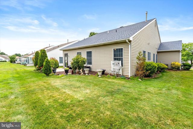 62 LANTERN LN, Columbus, NJ 08022