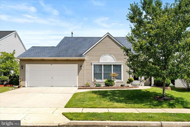 62 LANTERN LN, Columbus, NJ 08022