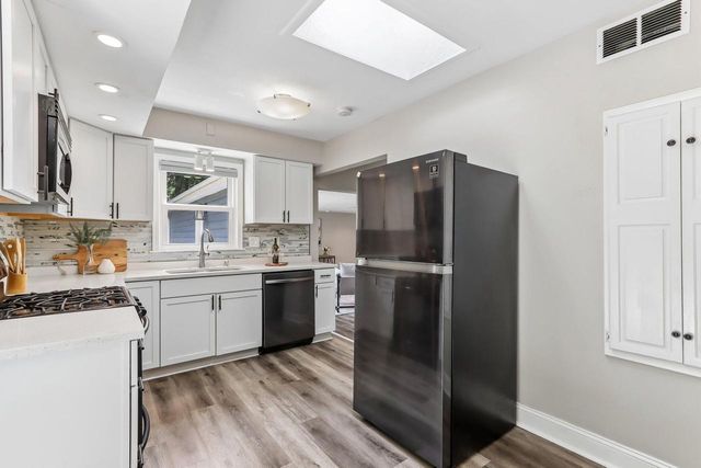 4640 N 149th STREET, Brookfield, WI 53005