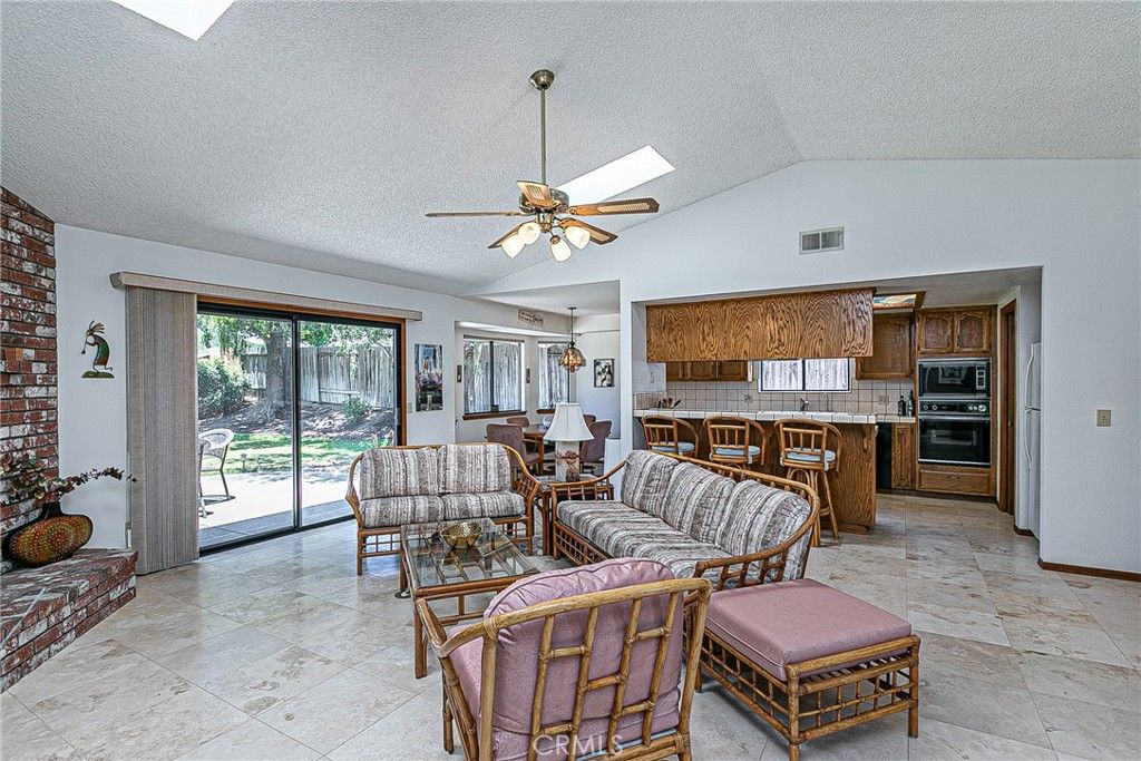 Image 3 of property listing at 855 Sunshine Court, Santa Maria, CA 93455