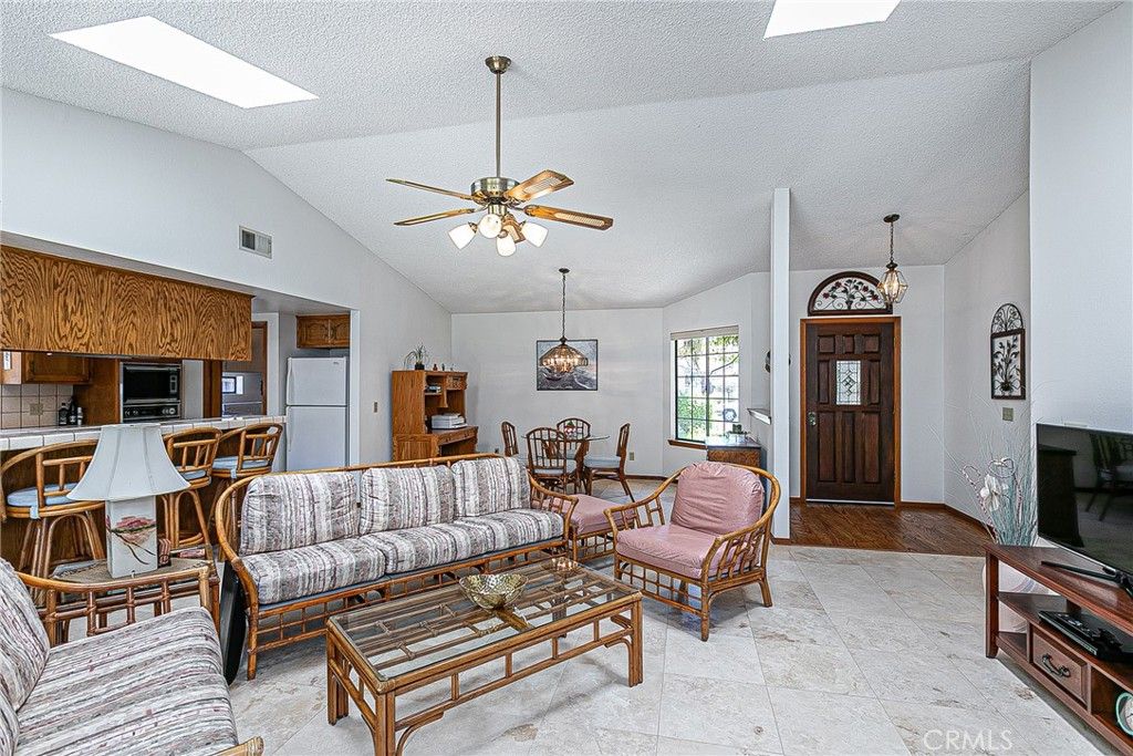 Image 5 of property listing at 855 Sunshine Court, Santa Maria, CA 93455