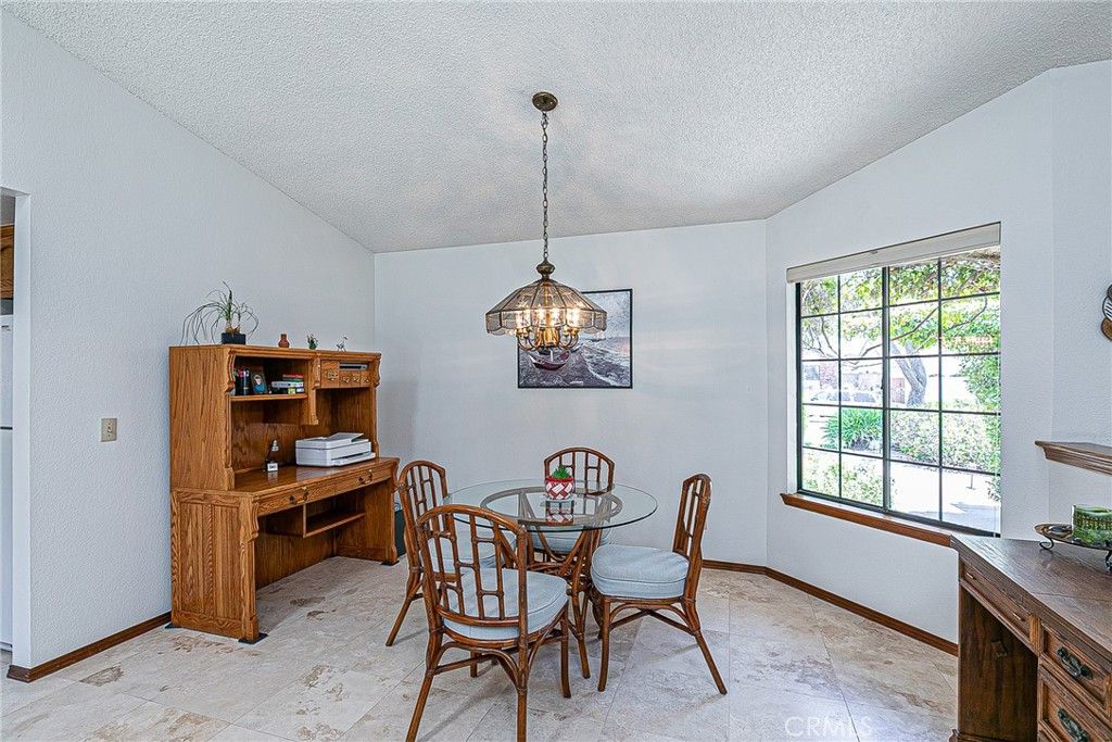 Image 6 of property listing at 855 Sunshine Court, Santa Maria, CA 93455