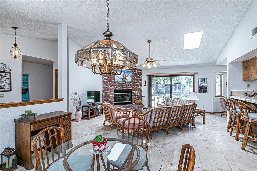 Image 7 of property listing at 855 Sunshine Court, Santa Maria, CA 93455