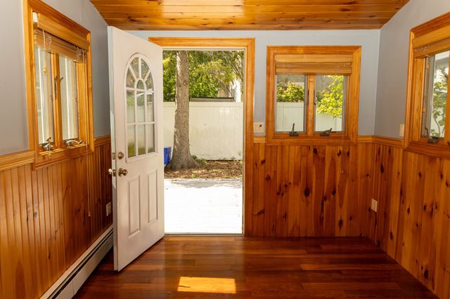 19 Eastland Rd, Boston, MA 02130