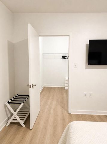 170 NE 158TH Street 11, Miami, FL 33162