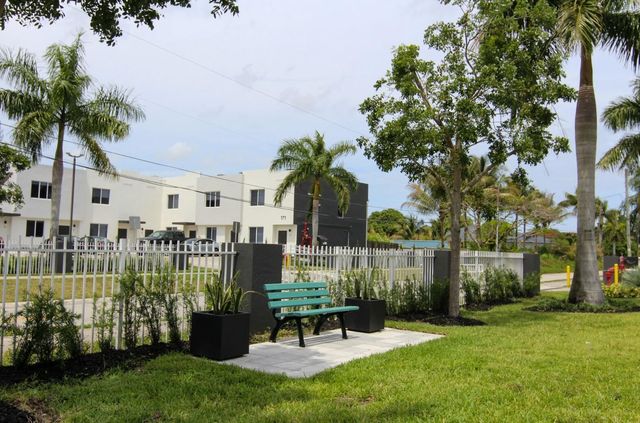 170 NE 158TH Street 11, Miami, FL 33162