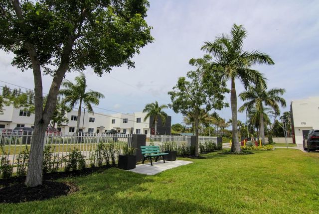 170 NE 158TH Street 11, Miami, FL 33162