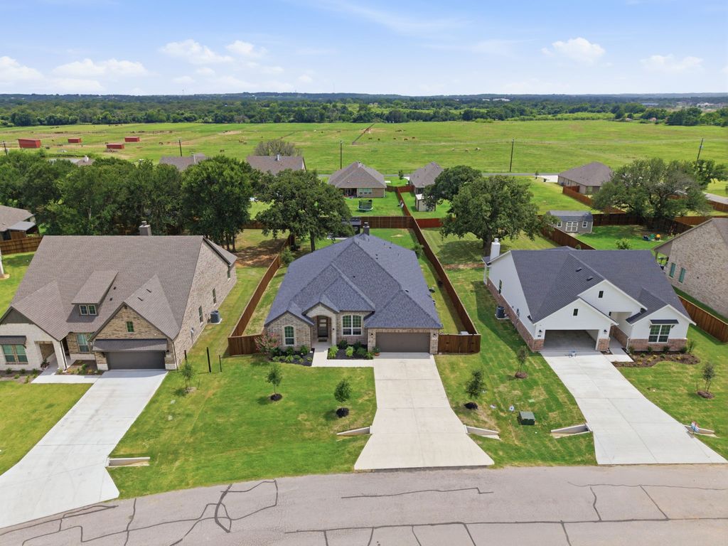 1128 Trinity Drive, Springtown, TX 76082