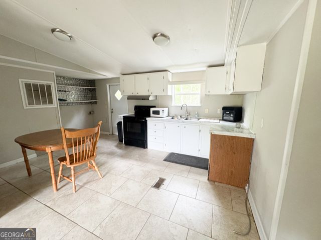 877 W Rushing Road, Register, GA 30452