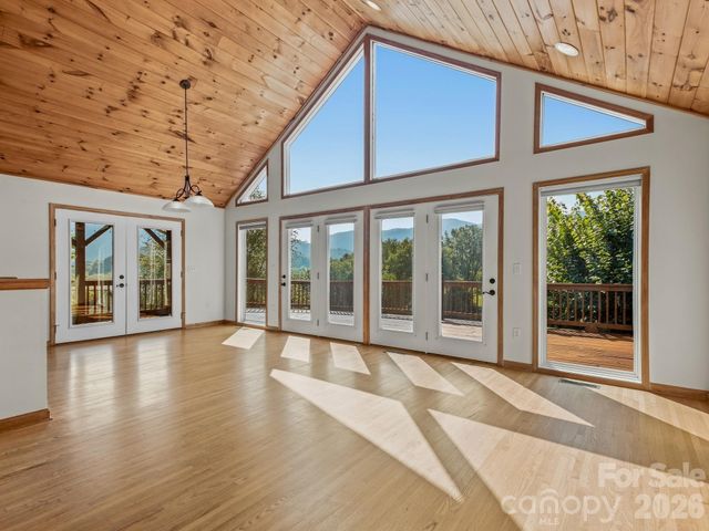 110 Medford Avenue, Waynesville, NC 28786