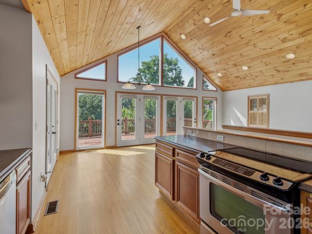 110 Medford Avenue, Waynesville, NC 28786