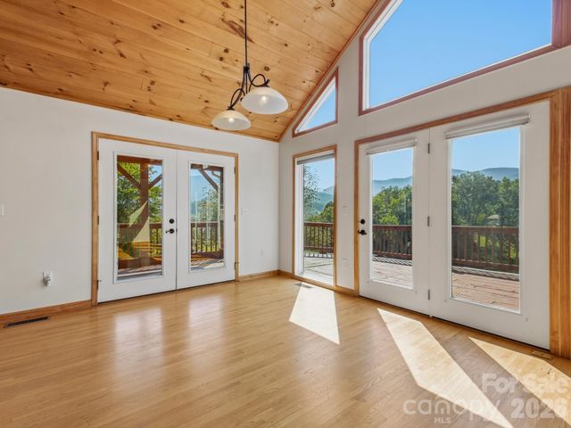 110 Medford Avenue, Waynesville, NC 28786