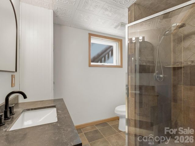 110 Medford Avenue, Waynesville, NC 28786