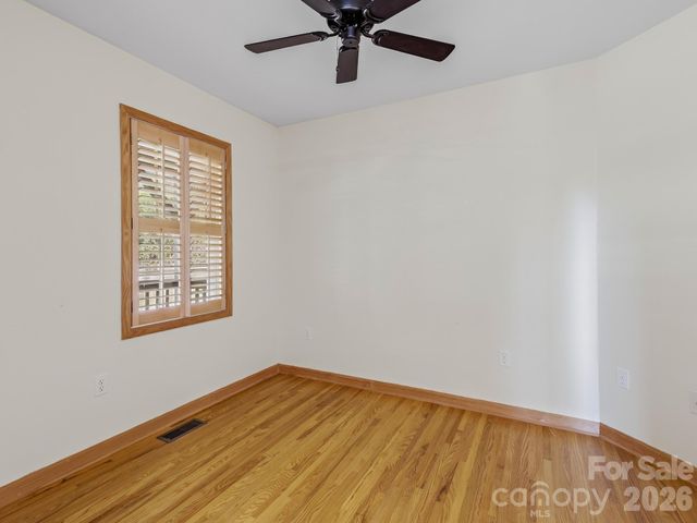 110 Medford Avenue, Waynesville, NC 28786