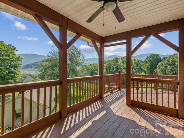 110 Medford Avenue, Waynesville, NC 28786