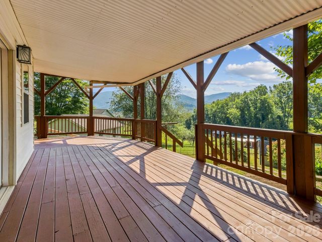 110 Medford Avenue, Waynesville, NC 28786