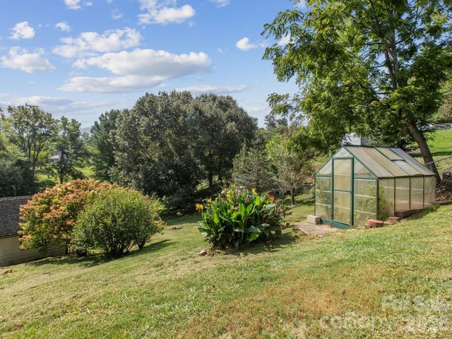 110 Medford Avenue, Waynesville, NC 28786