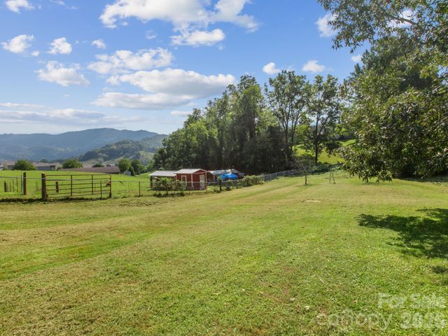 110 Medford Avenue, Waynesville, NC 28786