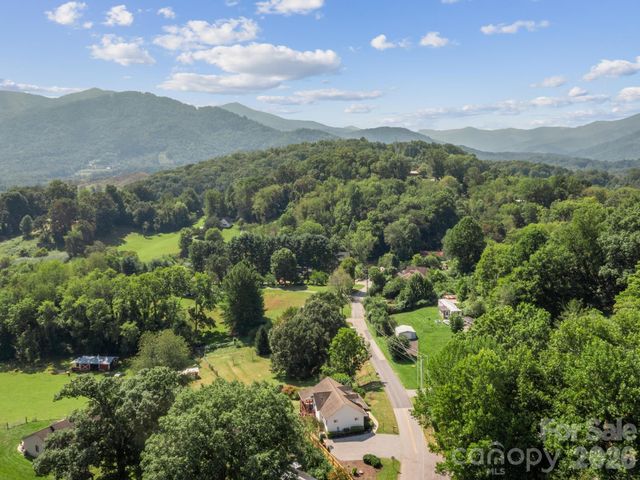110 Medford Avenue, Waynesville, NC 28786
