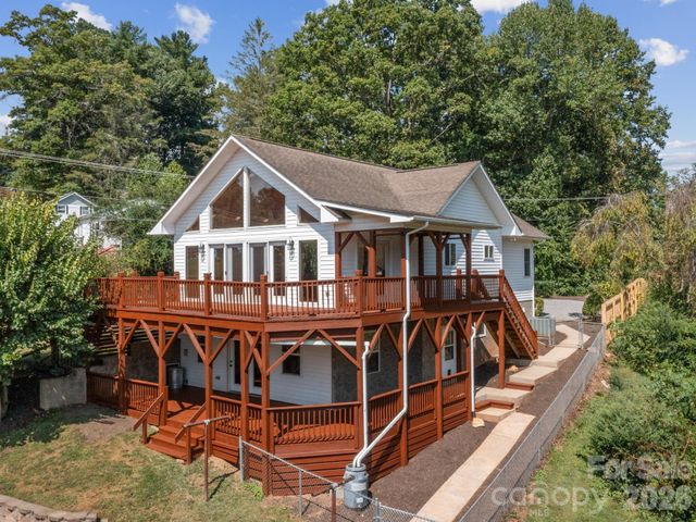 110 Medford Avenue, Waynesville, NC 28786