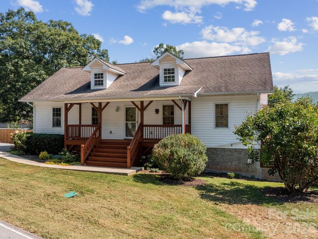 110 Medford Avenue, Waynesville, NC 28786