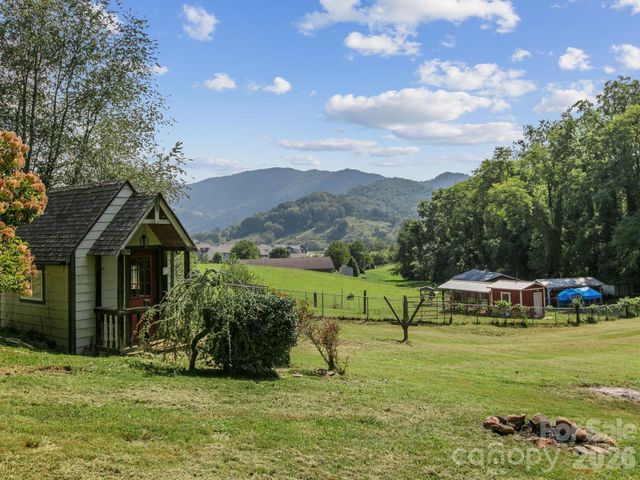 110 Medford Avenue, Waynesville, NC 28786