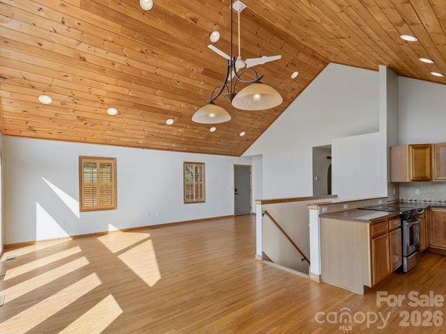 110 Medford Avenue, Waynesville, NC 28786