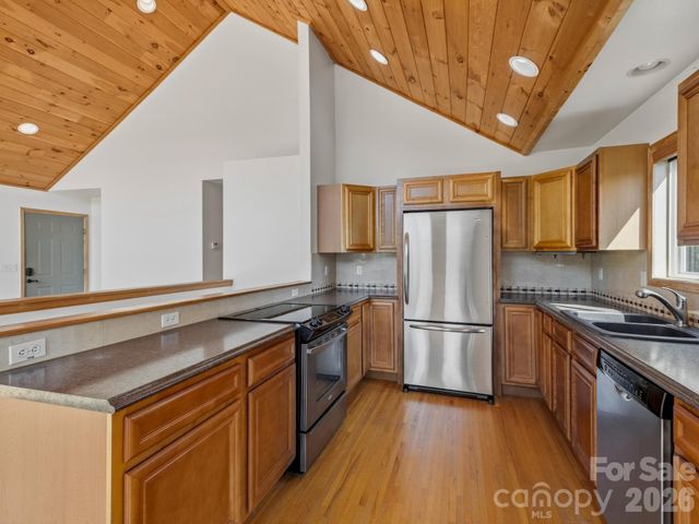 110 Medford Avenue, Waynesville, NC 28786