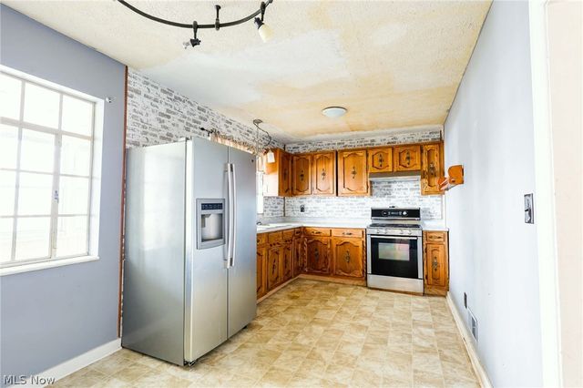 1002 Jackson Avenue, Parkersburg, WV 26101