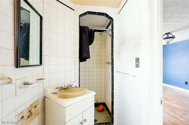 1002 Jackson Avenue, Parkersburg, WV 26101