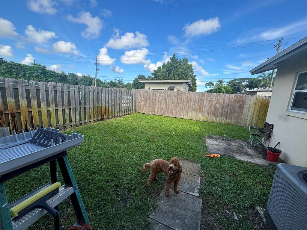 5027 Michigan Av. 16b, West Palm Beach, FL 33415